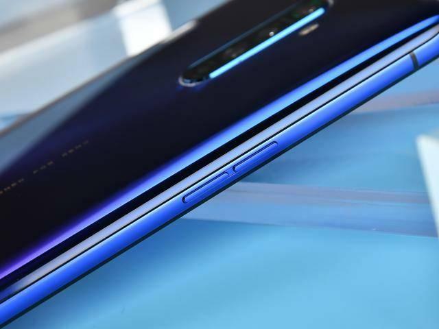 OPPO Reno 13系列全球首发，全新发光设计引领潮流